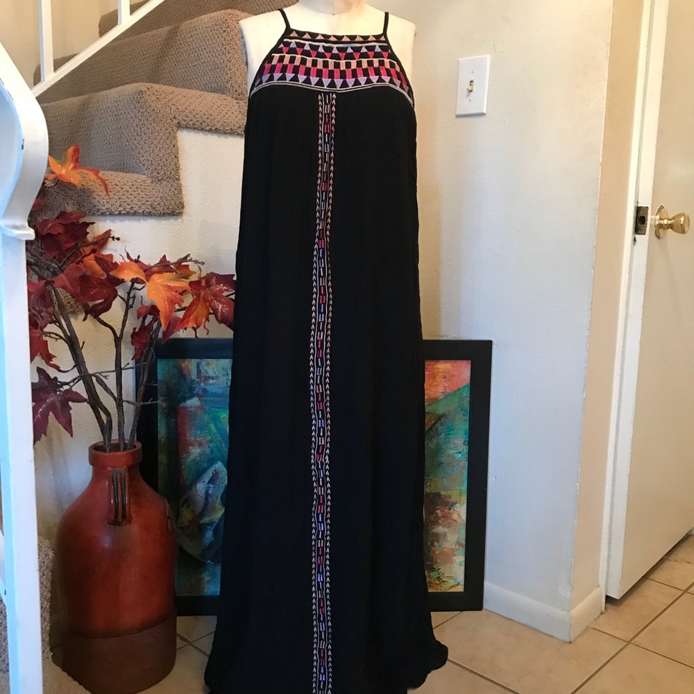 SOLD❗️ Woman’s Embroidered Dress SZ Small